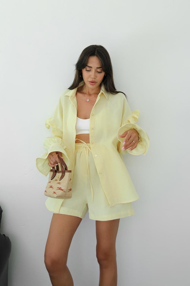Sarı Kolları Fırfırlı Gömlek Şort Müslin Takım