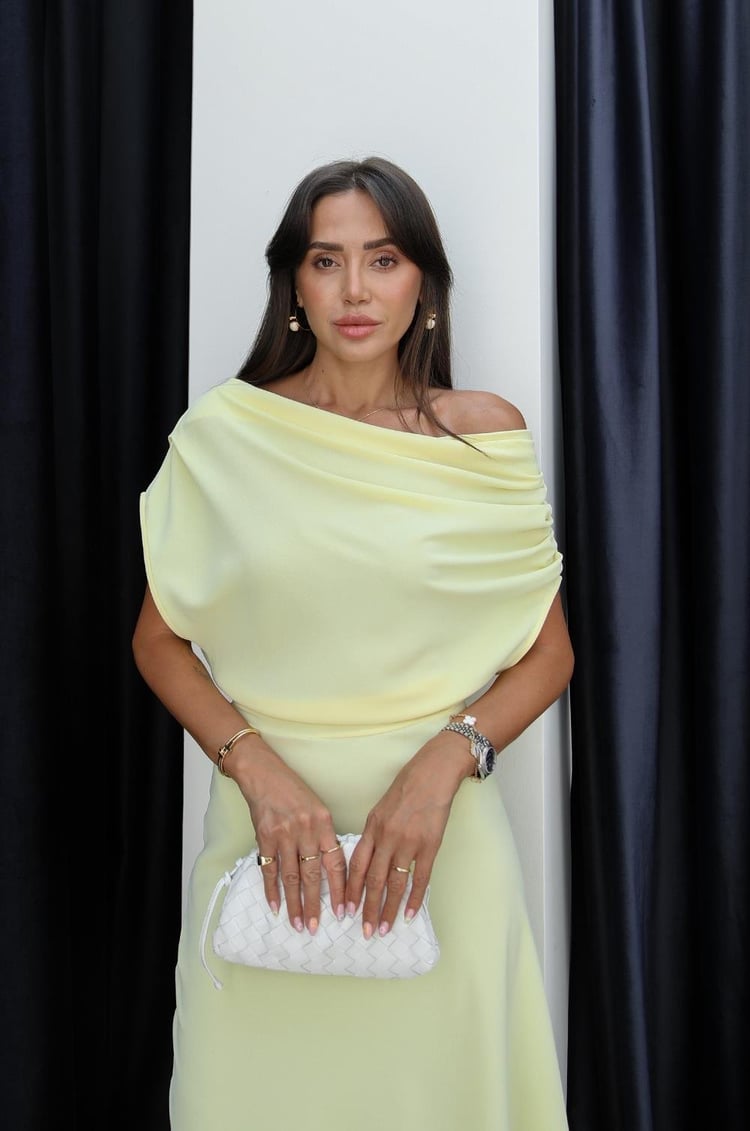 Sarı Omuzları Büzgü Detaylı Uzun Elbise