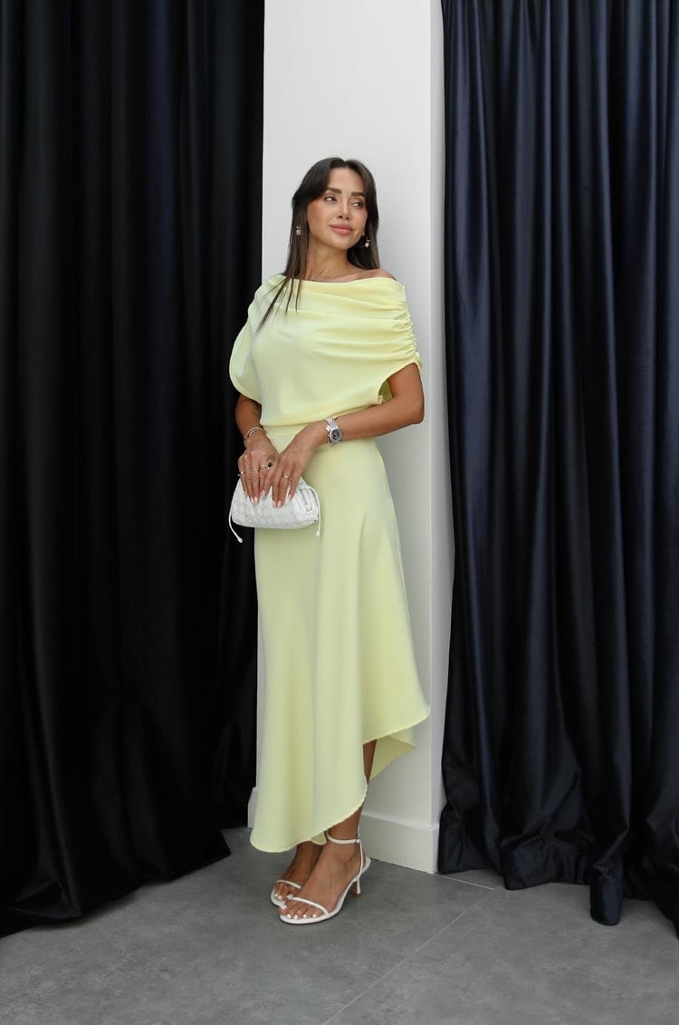 Sarı Omuzları Büzgü Detaylı Uzun Elbise