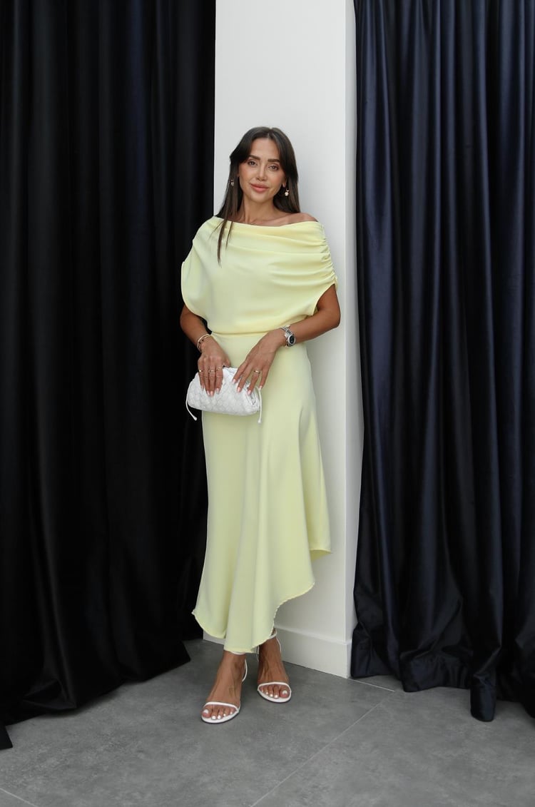 Sarı Omuzları Büzgü Detaylı Uzun Elbise