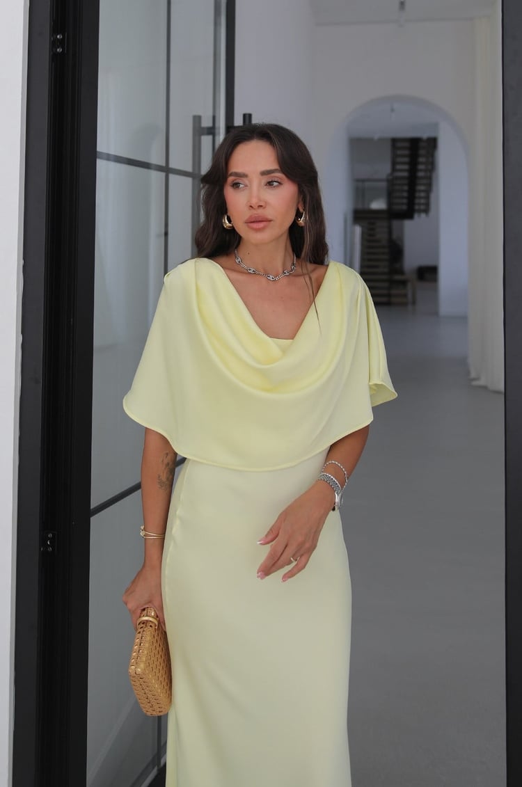 Sarı Pelerin Detaylı Saten Elbise