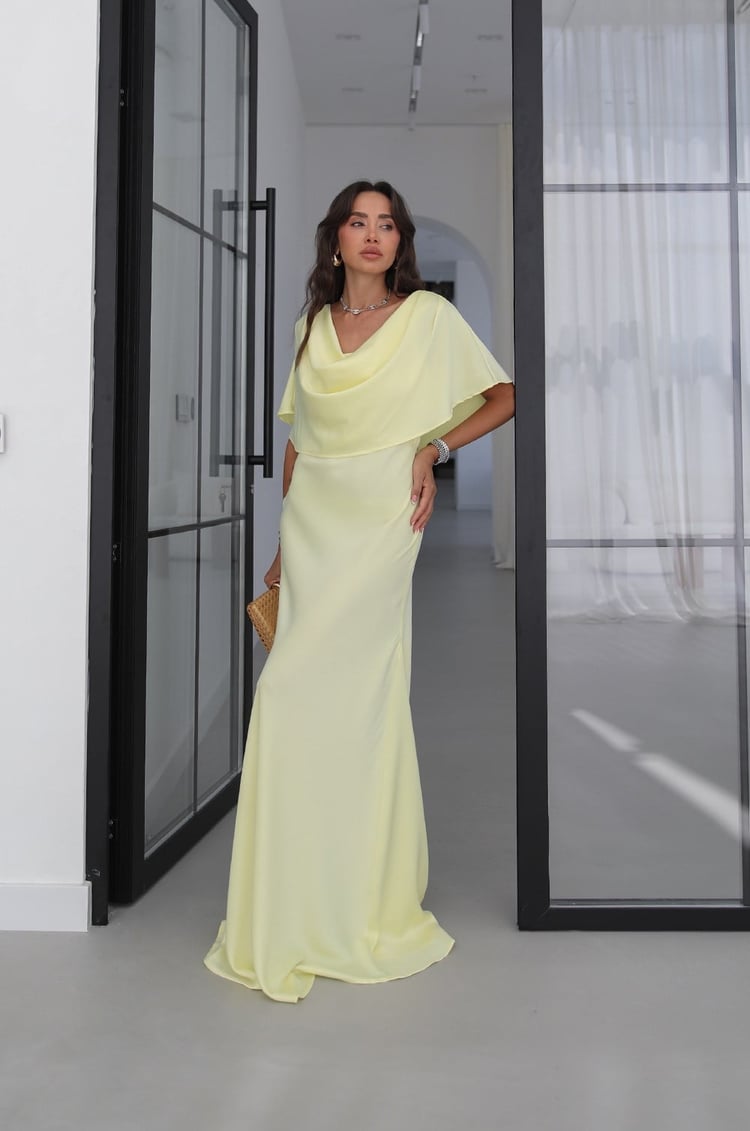 Sarı Pelerin Detaylı Saten Elbise
