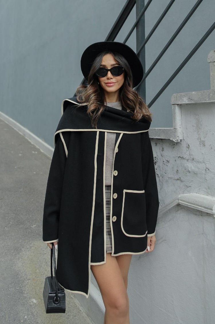 Siyah Atkı Detaylı Kaşe Ceket