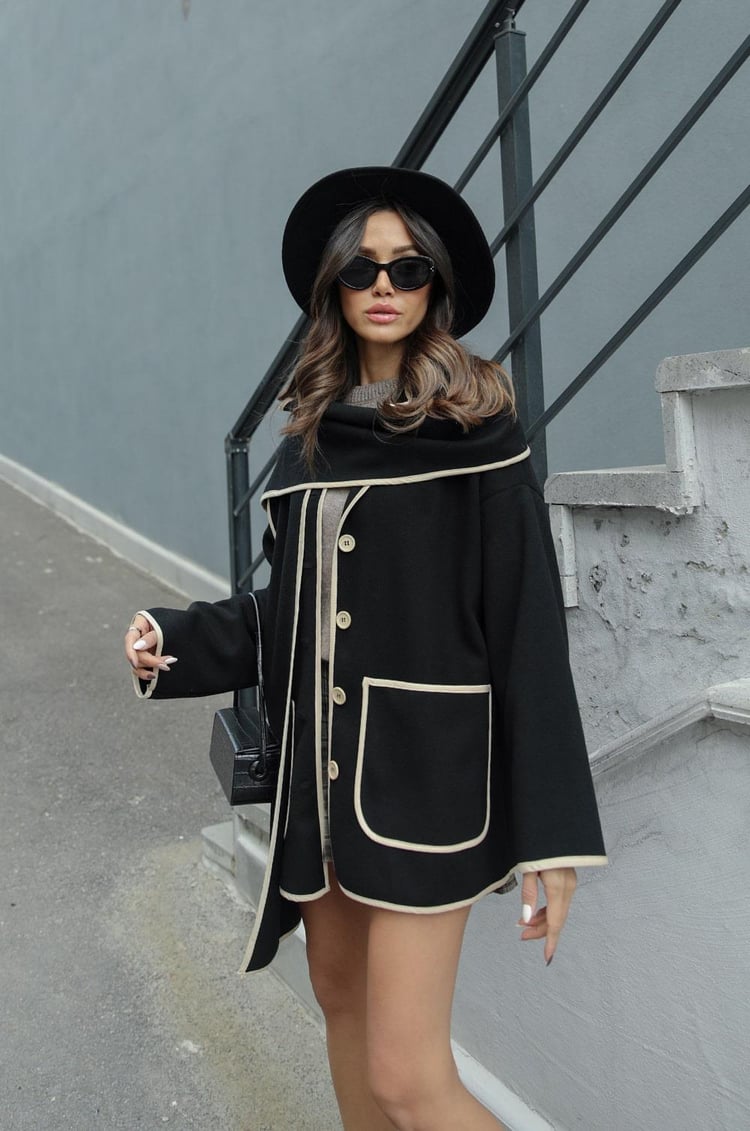 Siyah Atkı Detaylı Kaşe Ceket