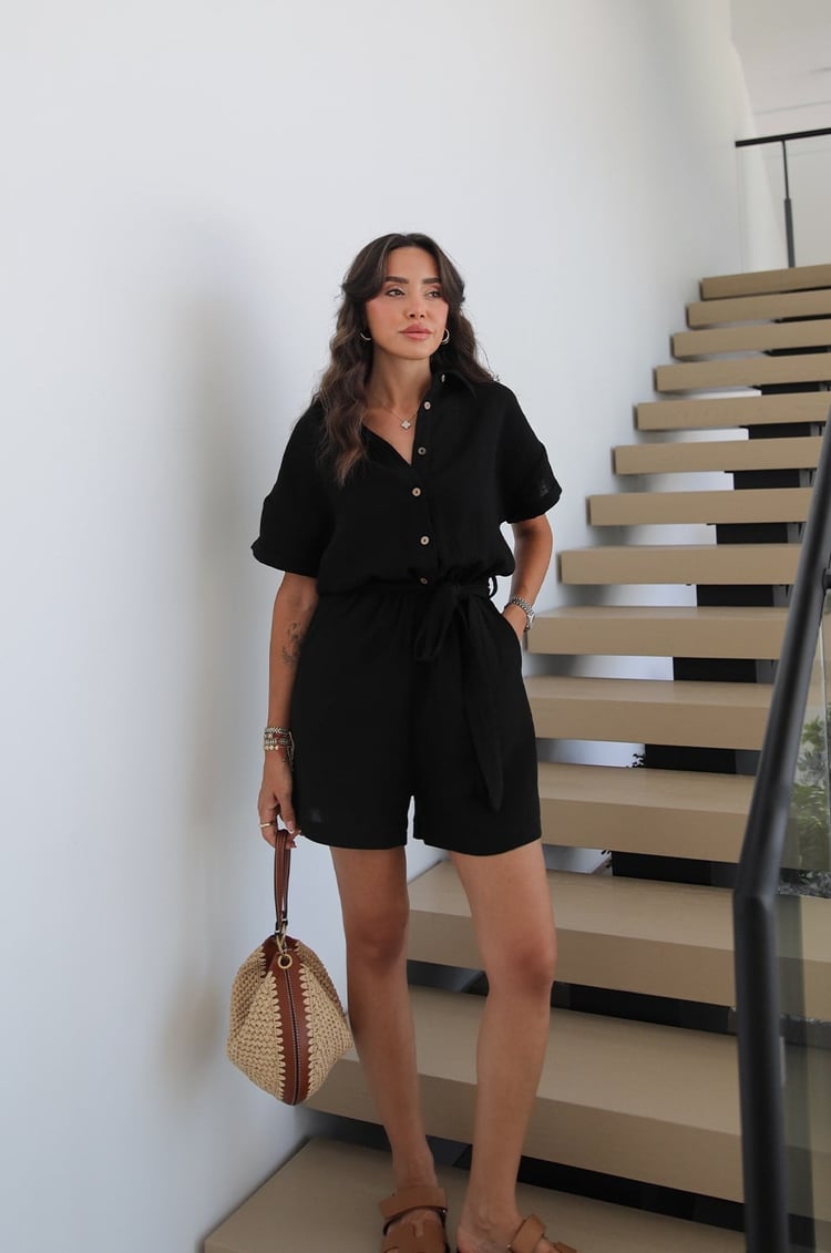 Siyah Beli Kuşaklı Kısa Tulum
