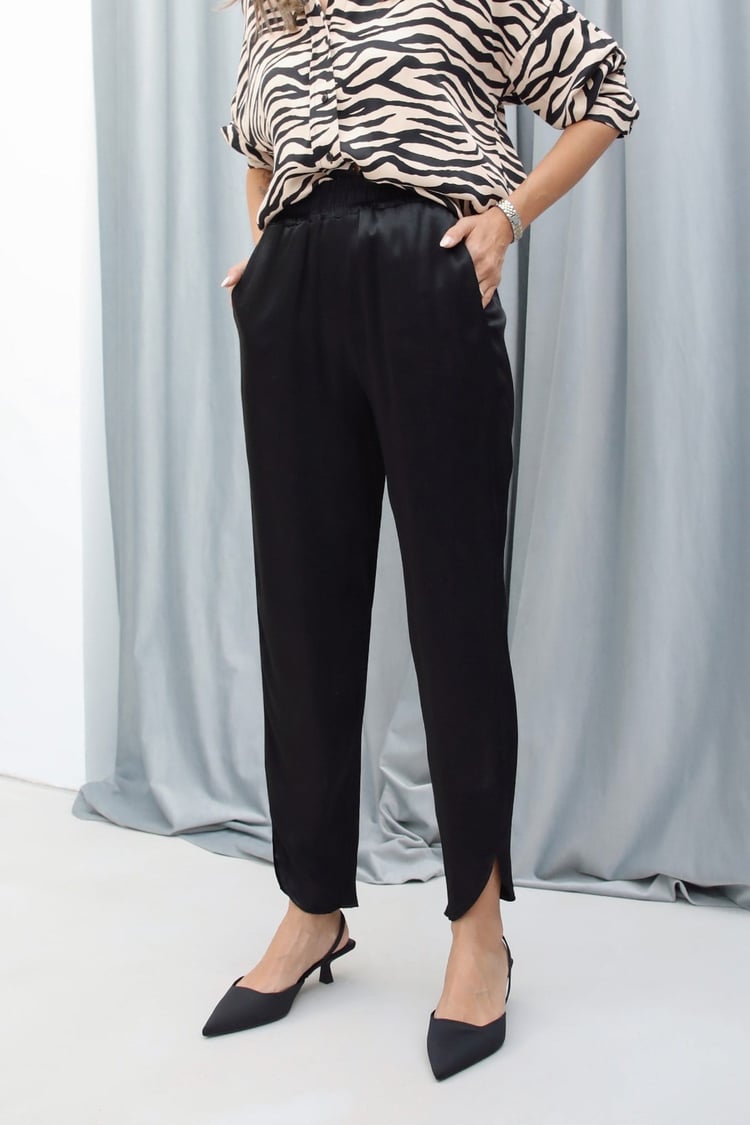 Siyah Beli Lastikli Saten Pantolon