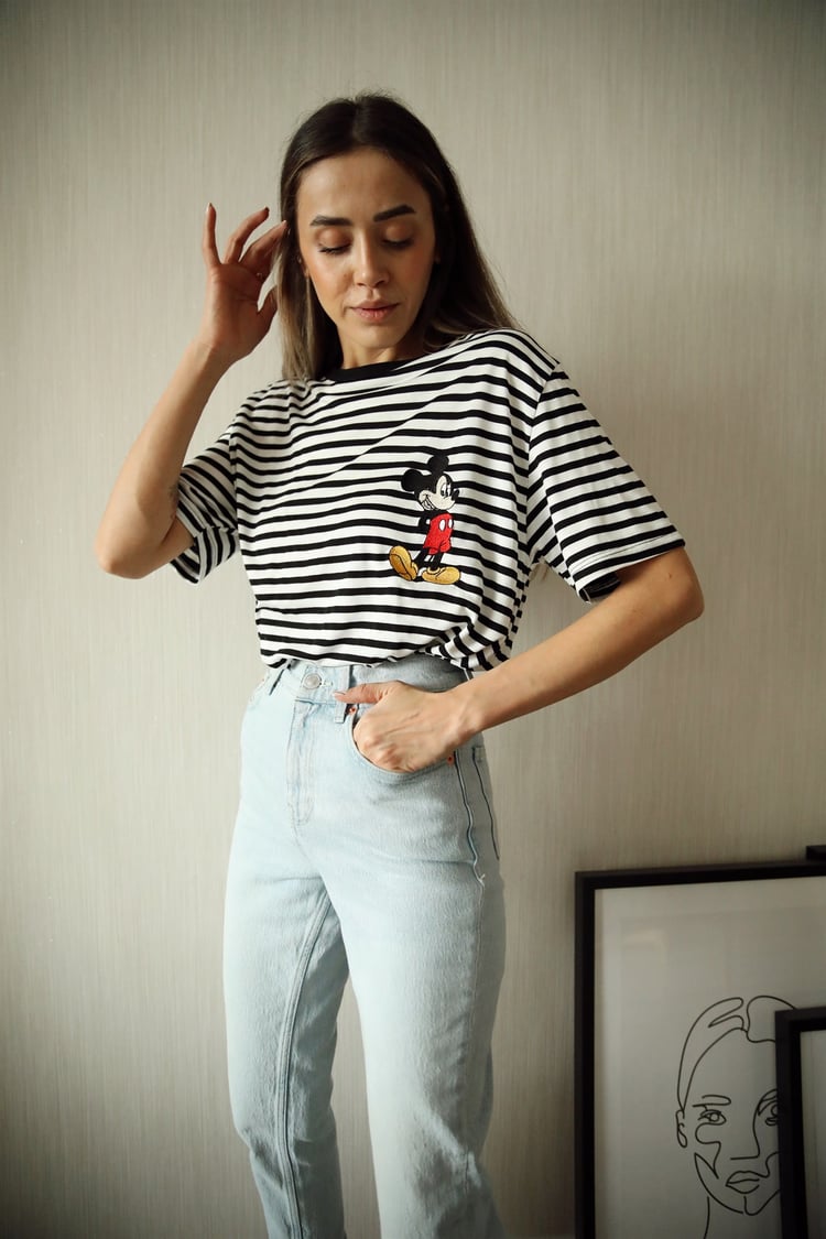 Siyah Beyaz Çizgili Mickey Mouse Nakışlı Tişört