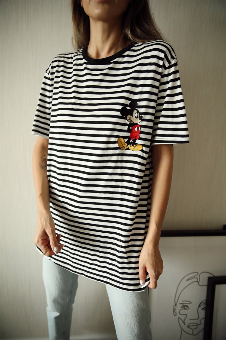 Siyah Beyaz Çizgili Mickey Mouse Nakışlı Tişört