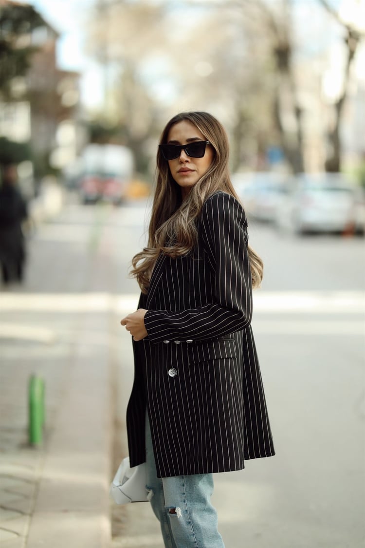 Siyah Beyaz Çizgili Uzun Blazer Ceket