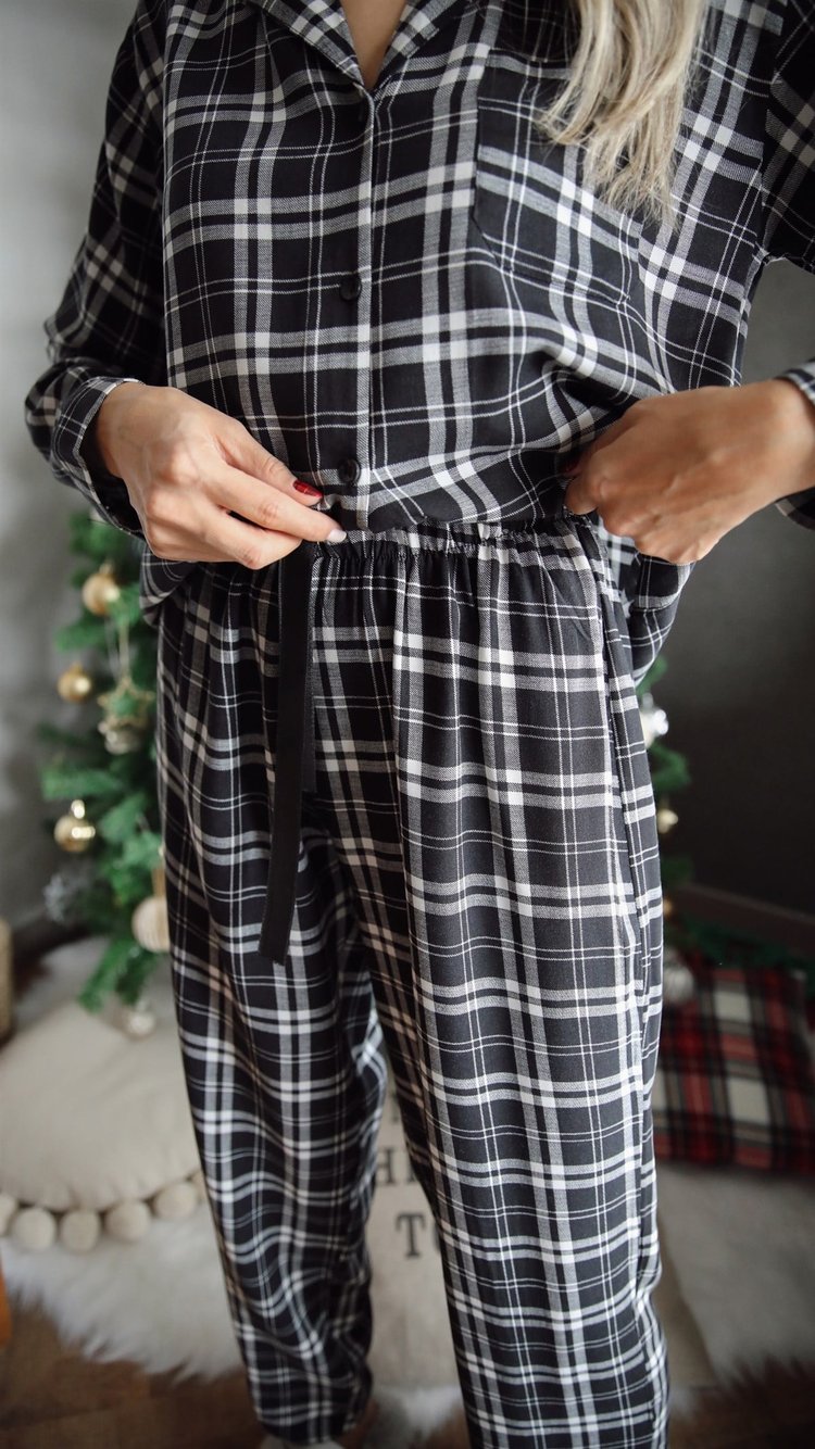 Siyah Beyaz Ekoseli Pijama Takım
