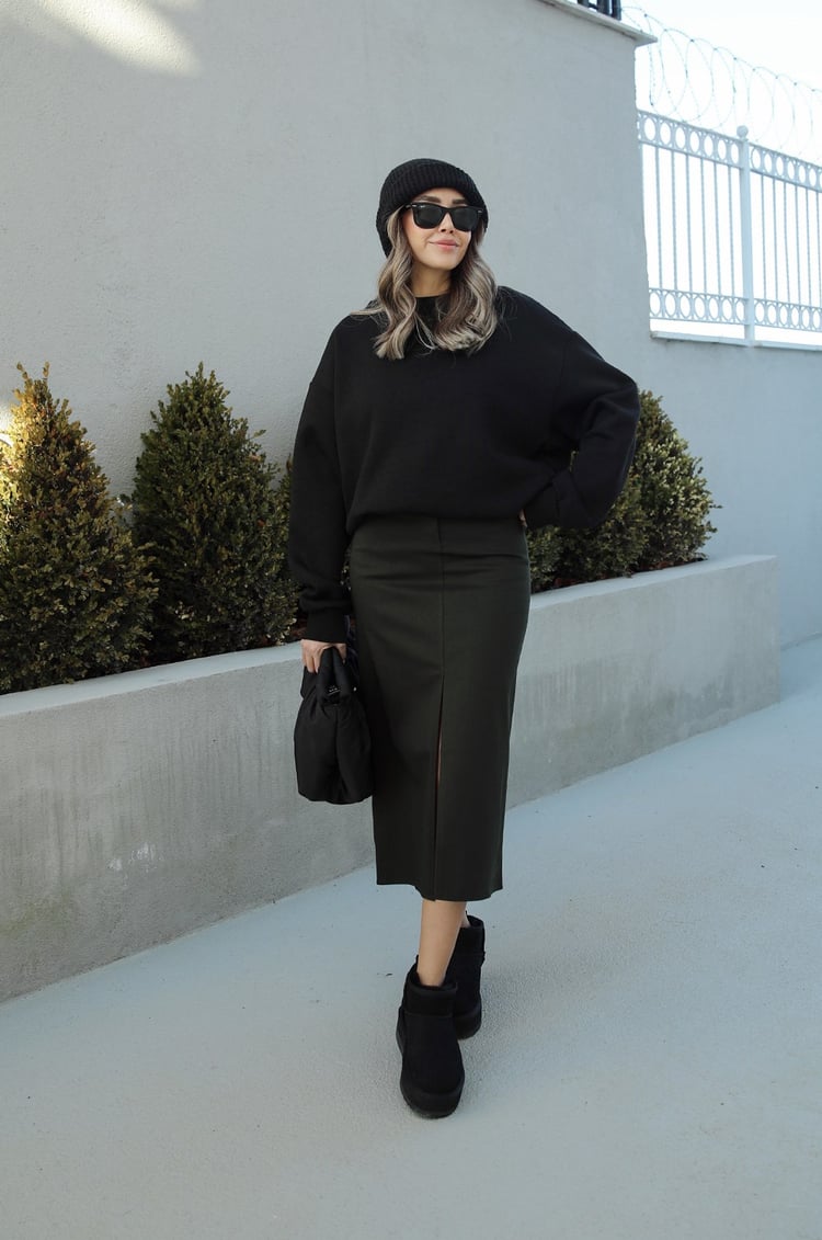 Siyah Bisiklet Yaka Basic Sweatshirt