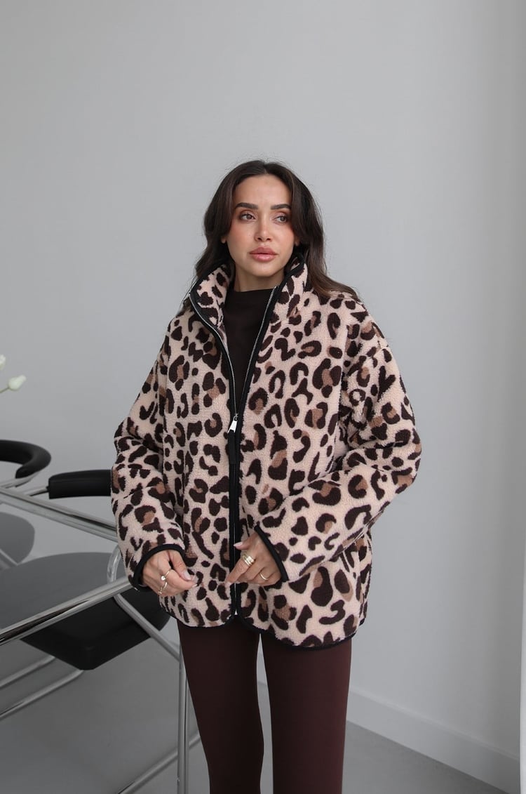 Siyah Biyeli Leopar Desenli Polar Ceket 