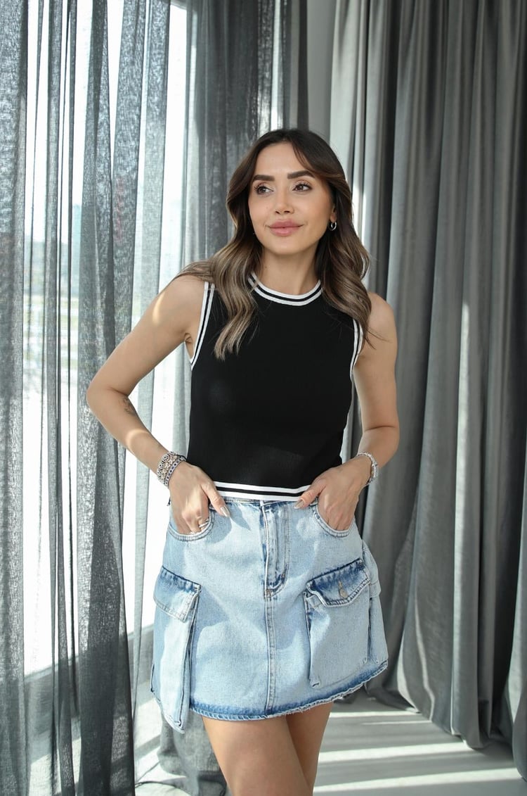 Siyah Çift Çizgi Detaylı Triko Bluz