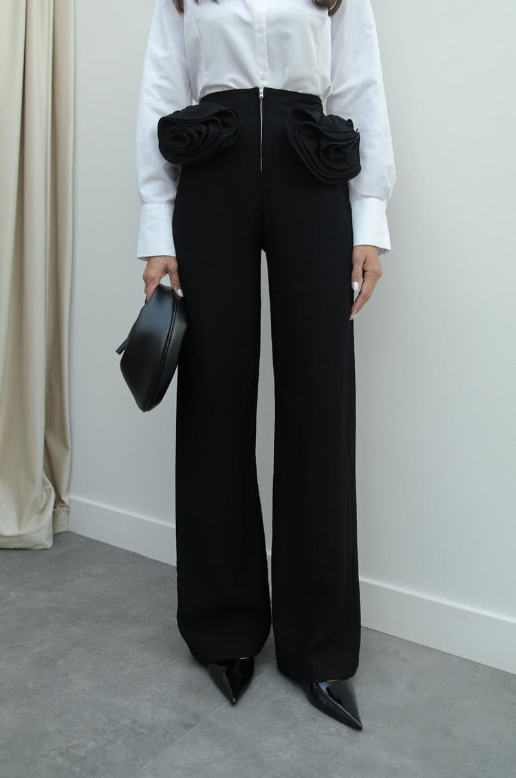 Siyah Çift Gül Broşlu Pantolon