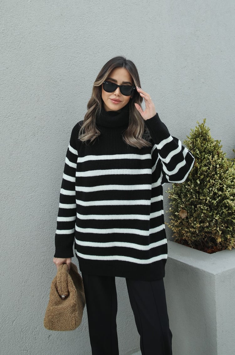 Siyah Çizgili Geniş Balıkçı Yaka Kazak