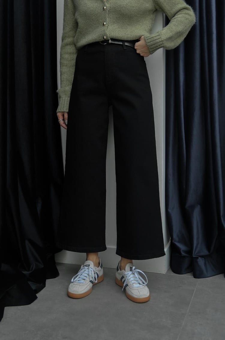 Siyah Cropped Kemerli Jean