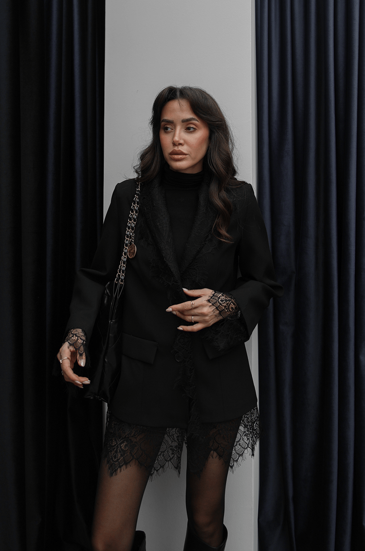 Siyah Dantel Detaylı Blazer Ceket