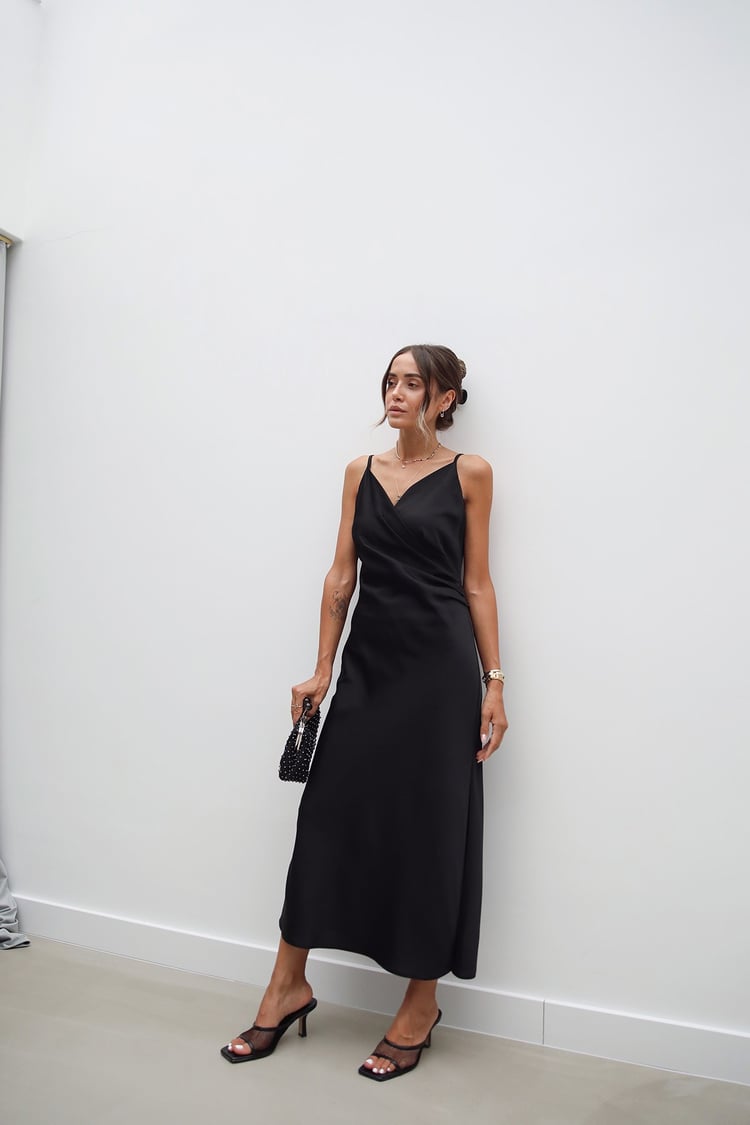 Siyah Drape Detaylı Saten Elbise