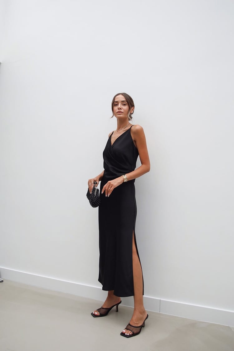 Siyah Drape Detaylı Saten Elbise