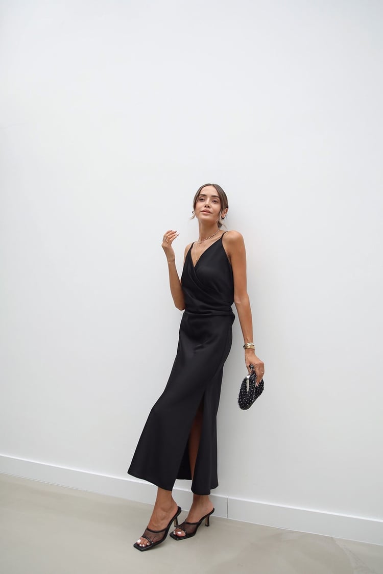 Siyah Drape Detaylı Saten Elbise