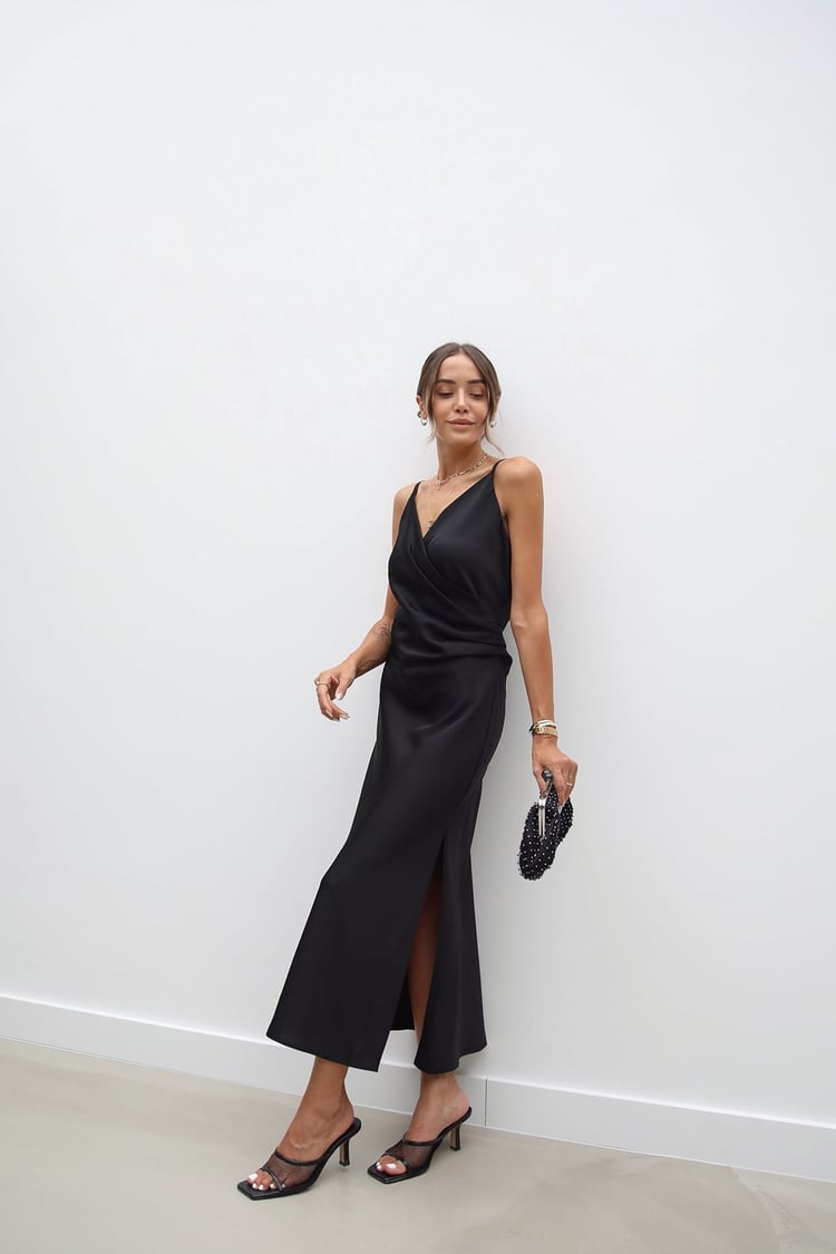Siyah Drape Detaylı Saten Elbise