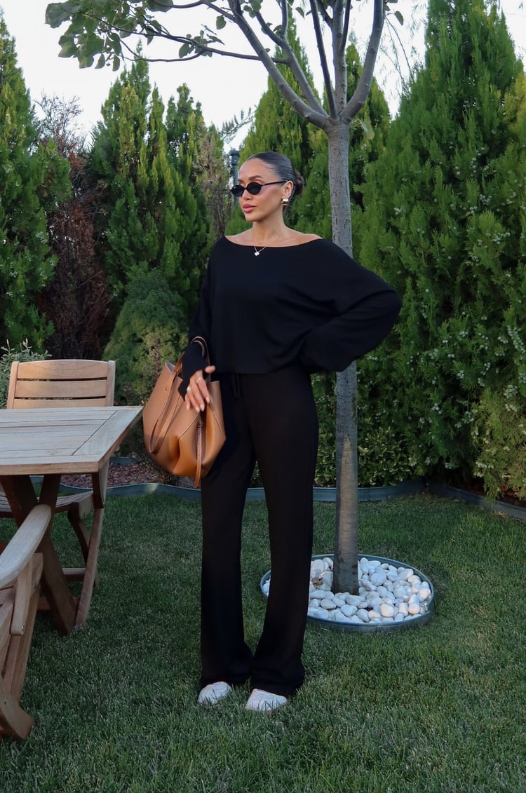 Siyah Düşük Omuz Oversize Bluz Pantolon Takım 
