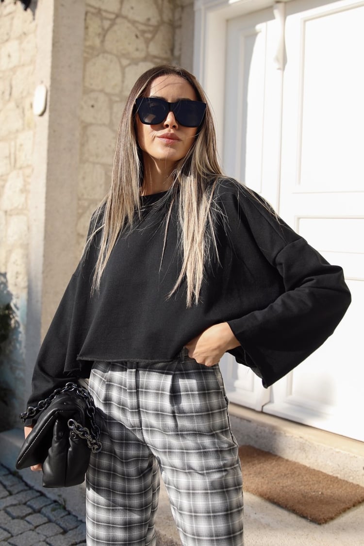 Siyah Etek Ucu Dikişsiz Sweatshirt