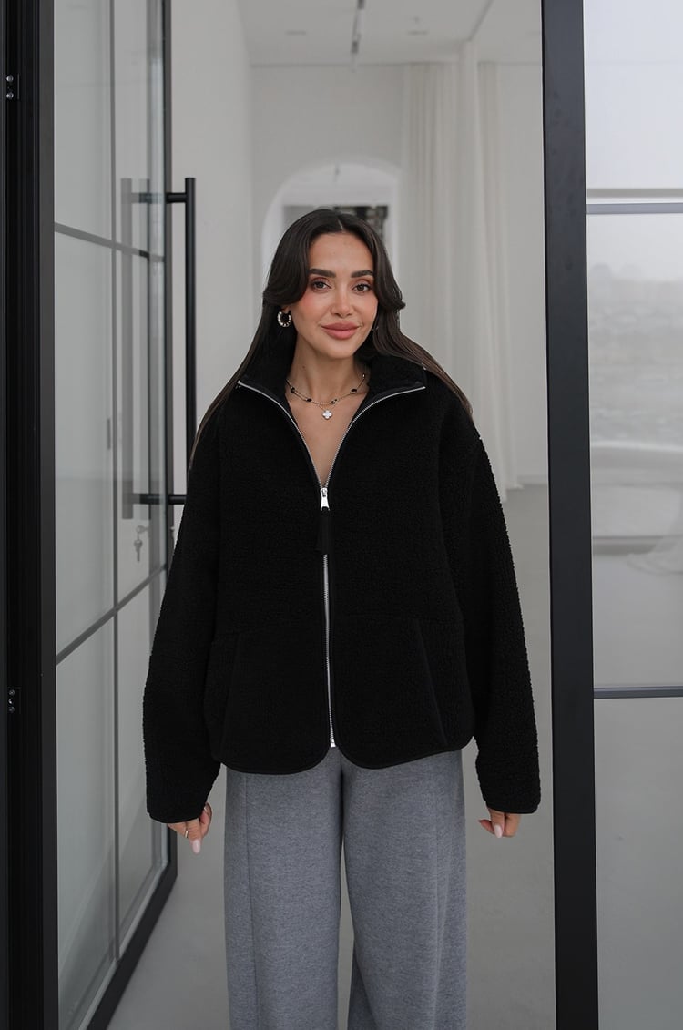 Siyah Fermuarlı Polar Ceket