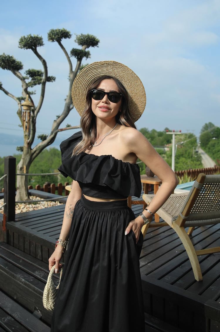 Siyah Fırfırlı Crop Etek Takım