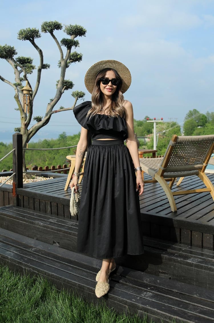 Siyah Fırfırlı Crop Etek Takım