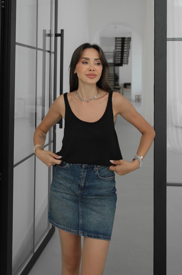 Siyah Geniş Yaka Dökümlü Bluz
