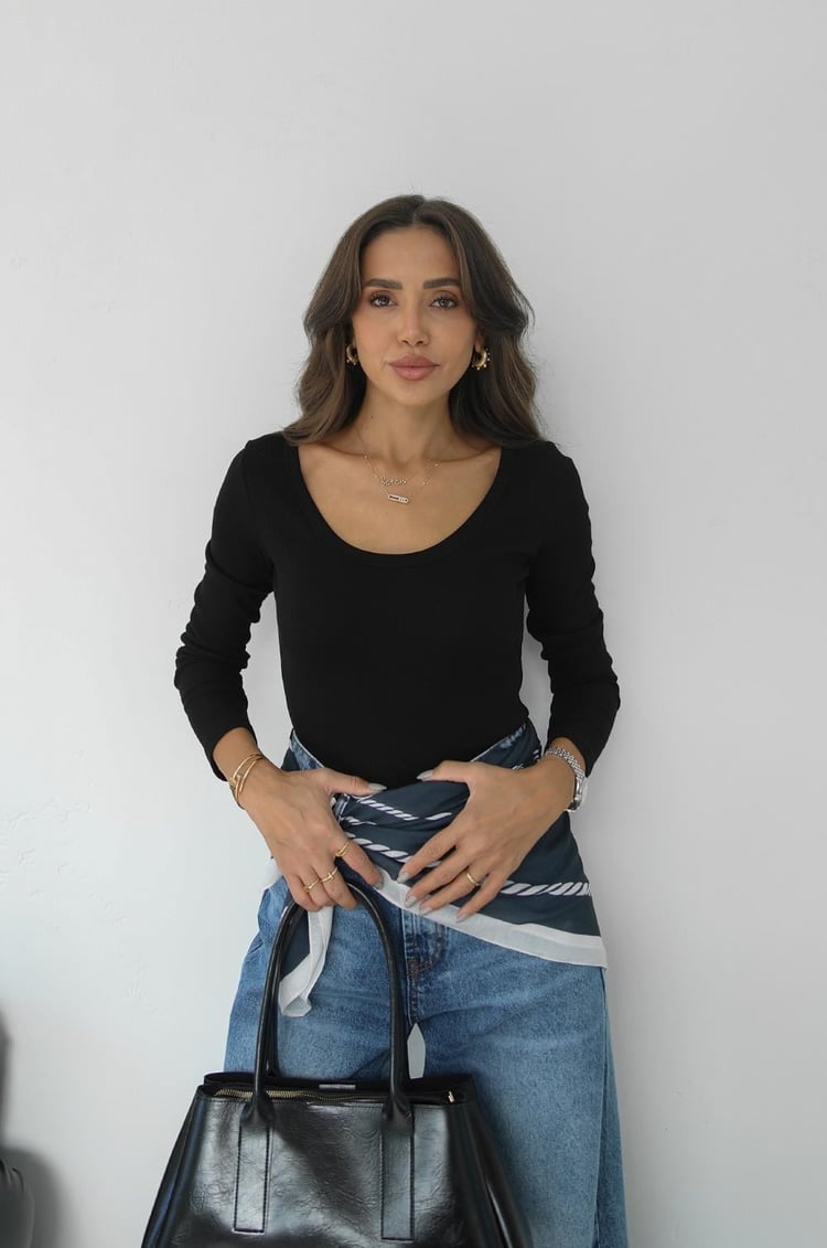 Siyah Geniş Yaka Fitilli Bluz