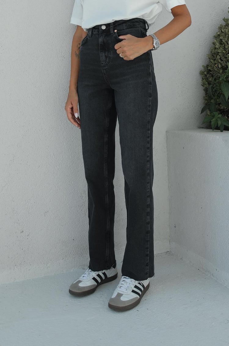 Siyah Grace Straight Jean