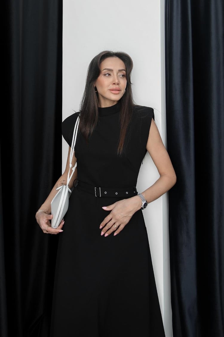 Siyah Janney Vatkalı Kemerli Elbise