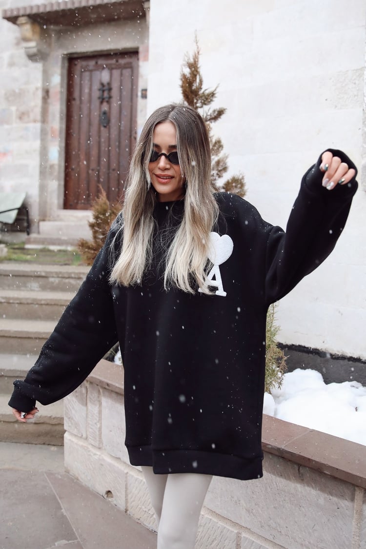 Siyah Kalp A Baskılı Sweatshirt