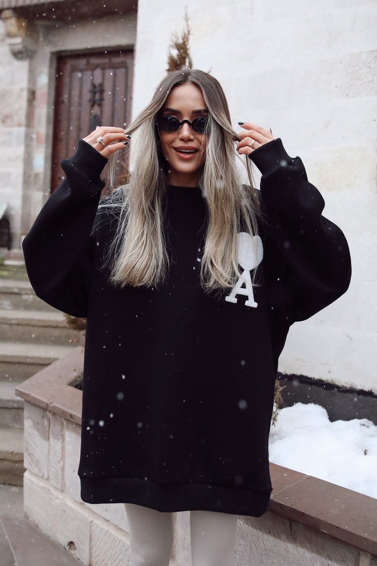Siyah Kalp A Baskılı Sweatshirt