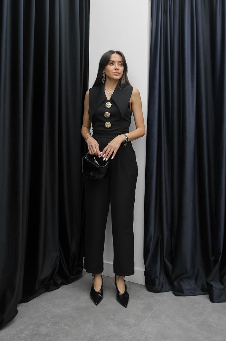 Siyah Katlı Yakalı Gold Düğmeli Tulum