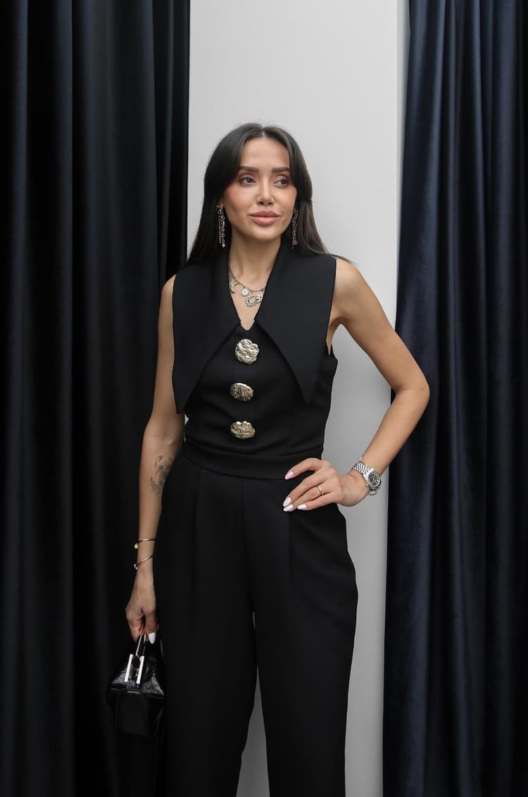 Siyah Katlı Yakalı Gold Düğmeli Tulum