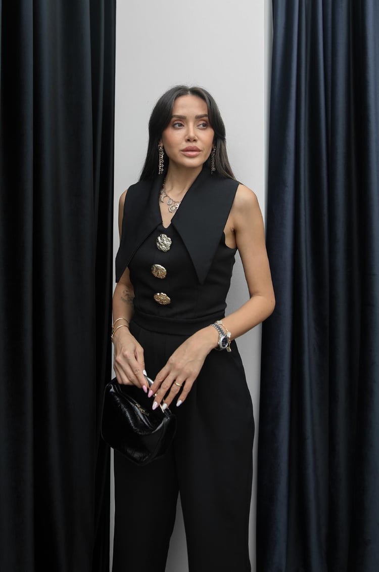 Siyah Katlı Yakalı Gold Düğmeli Tulum