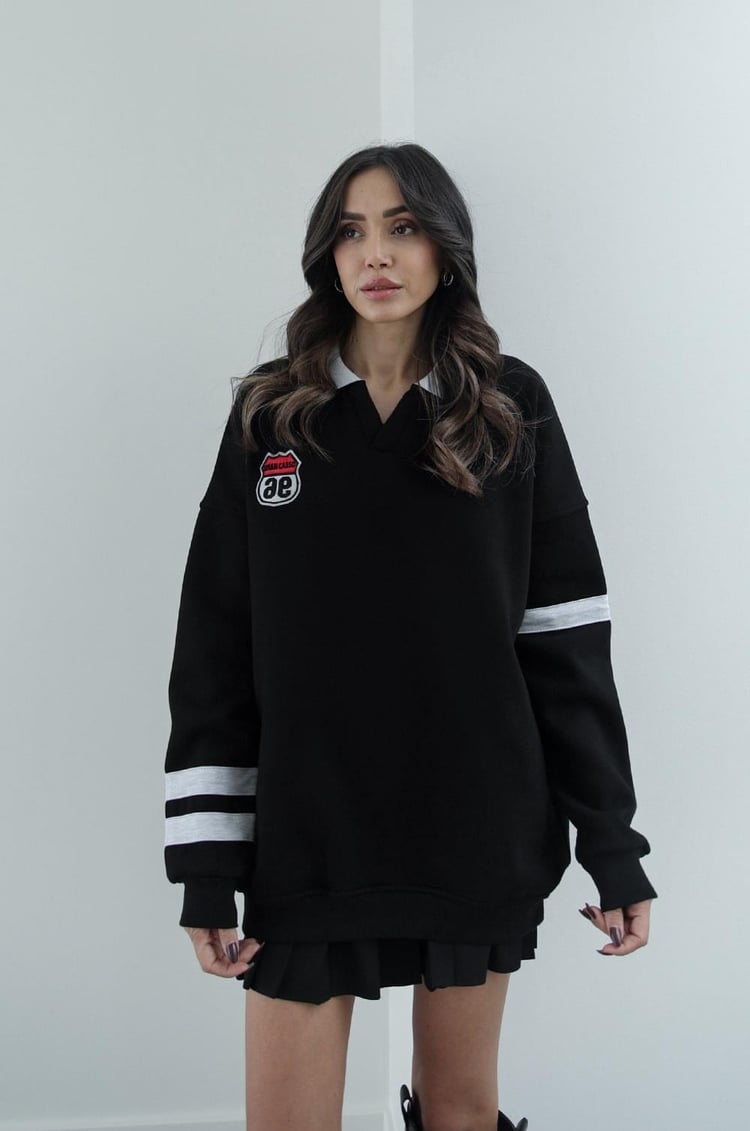 Siyah Kolları Çizgi Detaylı Sweatshirt