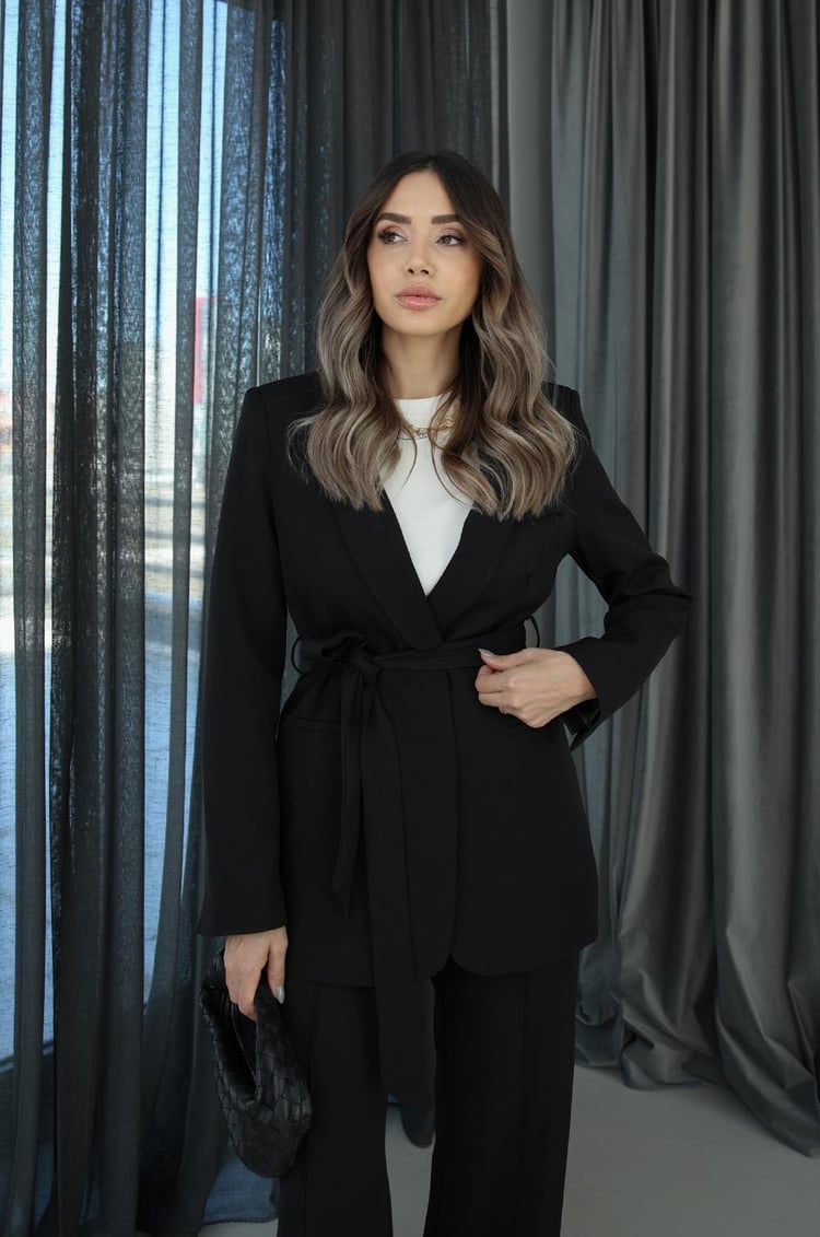 Siyah Kuşaklı Ceket Pantolon Takım