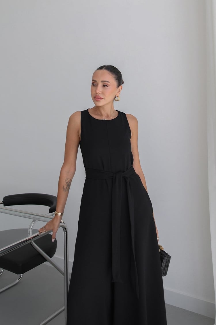 Siyah Kuşaklı Sıfır Kol Tulum 