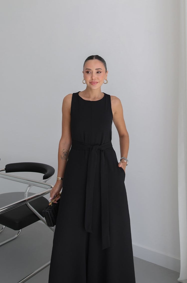 Siyah Kuşaklı Sıfır Kol Tulum 