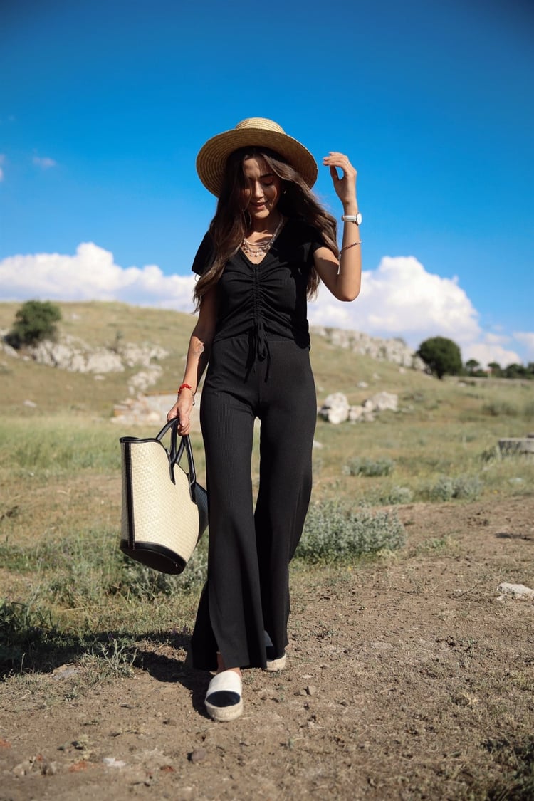 Siyah Pantolonlu Kaşkorse Takım