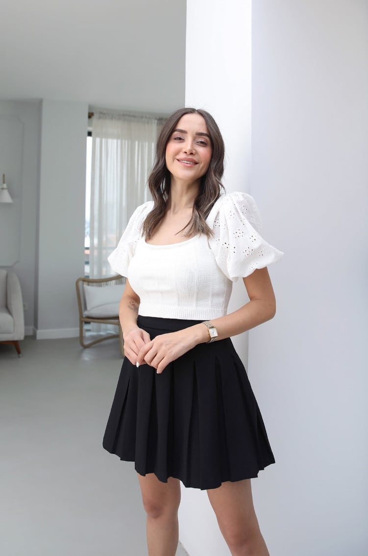 Siyah Pileli Yandan Fermuarlı Etek