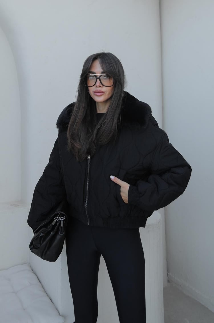 Siyah Posey Kürk Detaylı Kapitone Mont