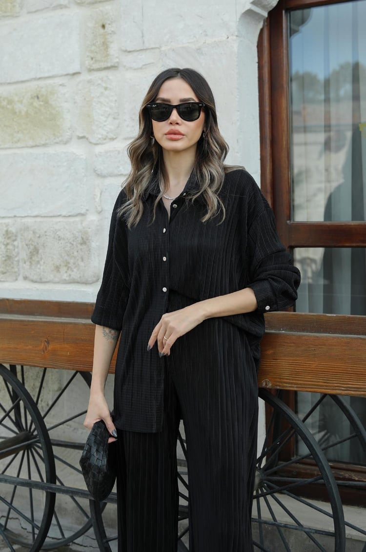 Siyah Simple Piliseli Gömlek Pantolon Takım
