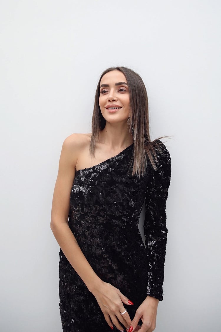 Siyah Tek Kollu Payetli Elbise