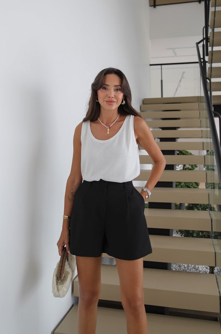 Siyah Thea Pileli Şort