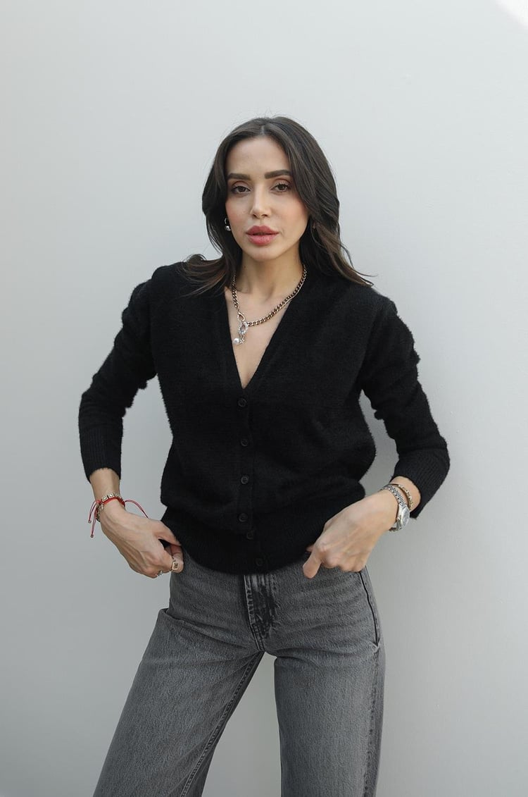 Siyah V Yaka Yumoş Hırka